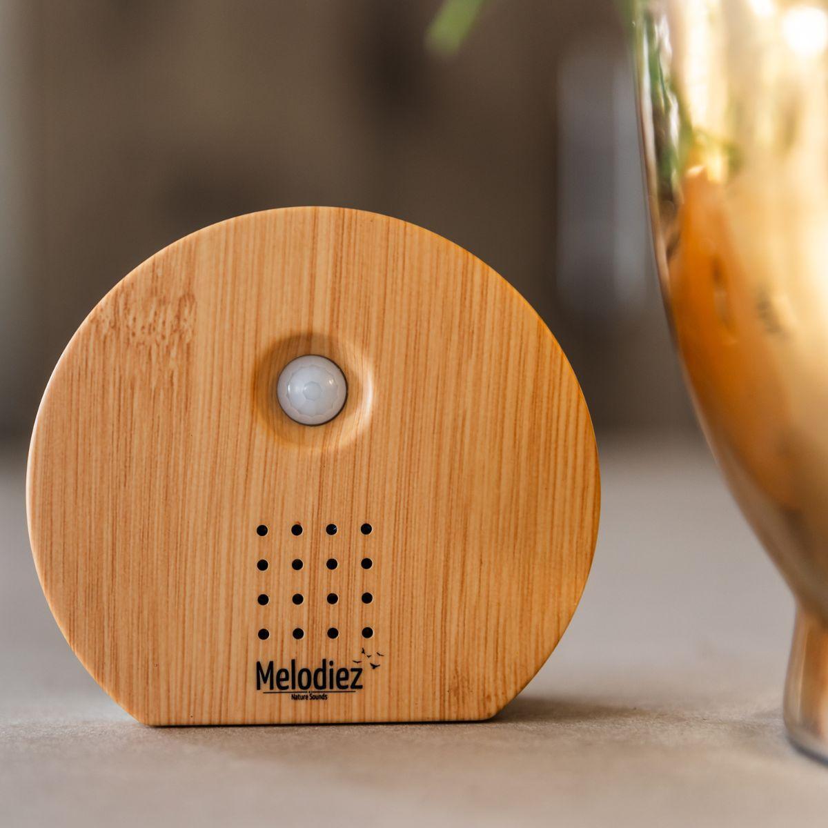 Melodiez Vogelgeluidenbox - Vogelgeluiden Met Sensor - Incl. Batterijen en 4 Natuurlijke Geluiden - Vogelhuisje Met Geluid - Voor Huis en Toilet (Marmer, Compact ontwerp